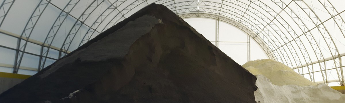 Storing salt and sand inside cobra fabric structure